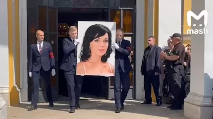 С актрисой Анастасией Заворотнюк простились в Москве (ВИДЕО)