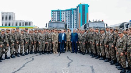 Жители Атырау проводили военнослужащих и спасателей, принимавших участие в противопаводковых работах