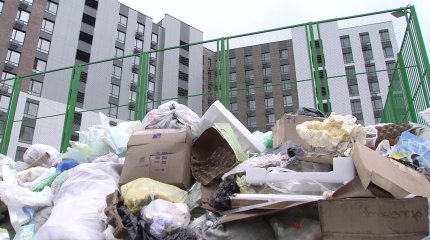 Елорданың қақ ортасындағы су жаңа тұрғын үй қоқысқа батып жатыр