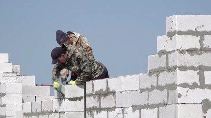 «Лето короткое»: Бектенов потребовал ускорить строительство домов для пострадавших от паводков