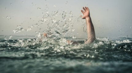 Астанада Есіл өзеніне құлап кеткен 19 жастағы жігіт құтқарылды