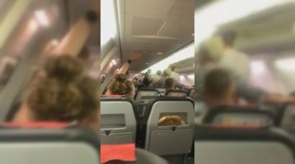 Почти 200 туристов оказались запертыми в салоне самолёта при температуре +52 градуса