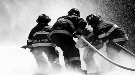 Пожар вспыхнул на территории завода в Павлодаре