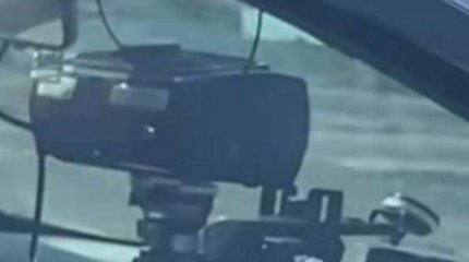 Атырау облысындағы тасжолда жасырын камера қойылған полиция көлігі байқалды