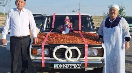 Алтын тойын ерекше атап өткен жаңаөзендік ерлі-зайыпты желі қолданушыларын тәнті етті