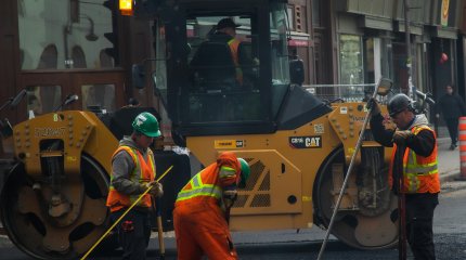 Паводки: Завершаются работы по реконструкции затопленного участка автодороги "Атырау-Уральск"