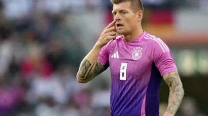 Неміс футболшыларының қызғылт жейдесінің сатылымы рекорд жаңартты