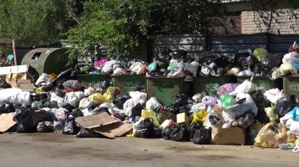 На огромные кучи мусора возле своих домов жалуются костанайцы