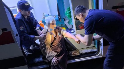 Атырауда өртенген үйден 84 жастағы кейуана мен баласы құтқарылды