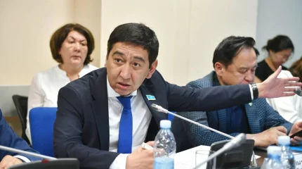 Мектептегі жөндеу жұмысына мұғалімдер мен ата-аналардан ақша жиналған - Ринат Зайытов