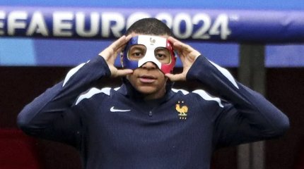 Евро-2024: Мбаппе запретили играть в трёхцветной маске из-за сломанного носа