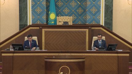 "Бюджет шығынының жартысы Ұлттық қордан және қарызға алынып жатыр", -Ә.Смайылов