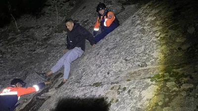 Тауда жарақат алған ер адамға құтқарушылар көмекке келді