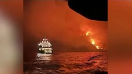 Грецияда яхта жалдаған қазақстандықтар отшашу арқылы бүкіл аралды өртеп жіберді