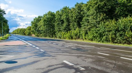 Участки дороги между Астаной и Алматы планируют открыть этим летом