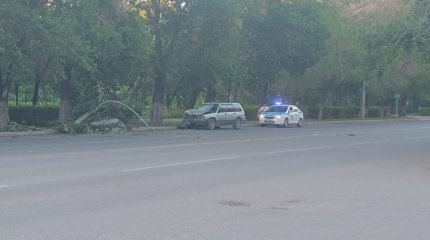 Пьяный водитель снес столб в Усть-Каменогорске
