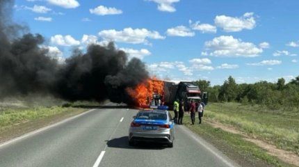 Три человека сгорели в результате ДТП на трассе в ЗКО