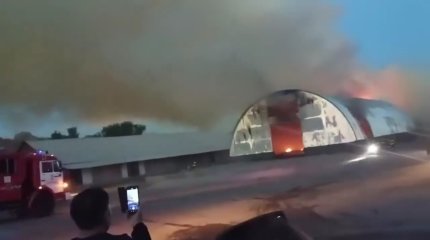 Предварительную причину пожара на складе с кондитерскими изделиями назвали в ДЧС ВКО