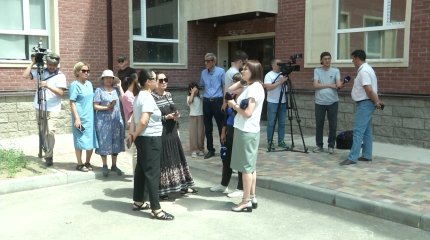 Ключи с водой забили в карагандинской многоэтажке