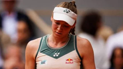 Елена Рыбакина неожиданно снялась с турнира в Великобритании. Названа причина