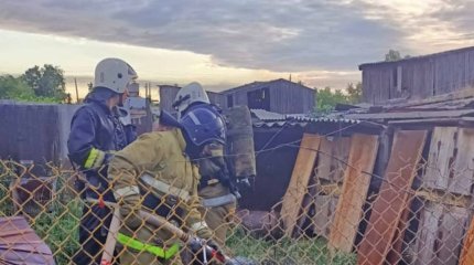 2 газовых баллона вынесли из горящего дома в Костанайской области