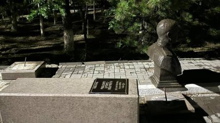 7-летнего ребенка насмерть придавило памятником в Атырау