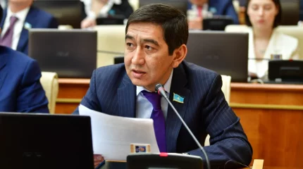 Мектептерде ата-аналар мен мұғалімдерден ақша жинап жатыр – Ринат Зайытов