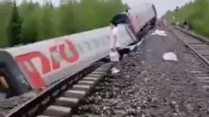 Ресейде 9 вагон рельстен шығып, 70 жолаушы жарақат алды