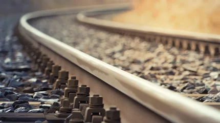 Пассажирский поезд сошел с рельсов в России: пострадало 70 человек