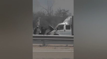 Шымкентте жолдың ортасында көлік өртенді