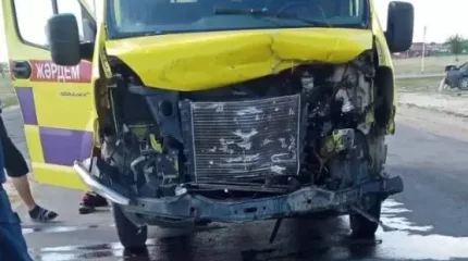 БҚО-да жедел жәрдем көлігі жол апатына ұшыраған