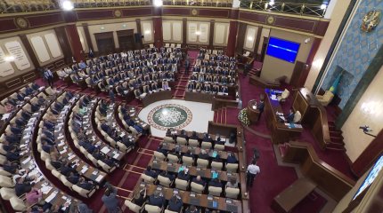 Парламент ушел на каникулы