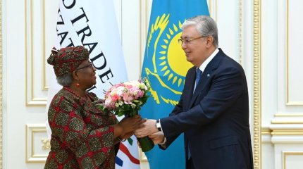 Мемлекет басшысы Ақордаға келген шетелдік қонаққа гүл сыйлап, ілтипат танытты