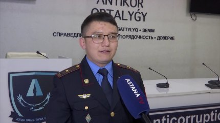 Алматыда полиция қызметкерінің пара алып жатқан видеосы әлеуметтік желіде тарады