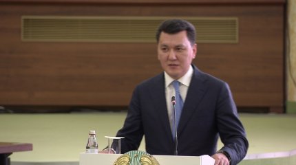 Ерлан Қарин Мемлекеттік басқару академиясында ішкі саясаттың негізгі мәселелері туралы сөз сөйледі