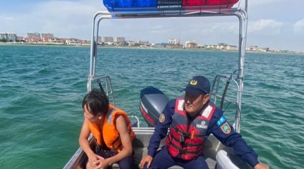 Ақтауда серфингке шыққан жігітті теңіздің ағыны алып кетті