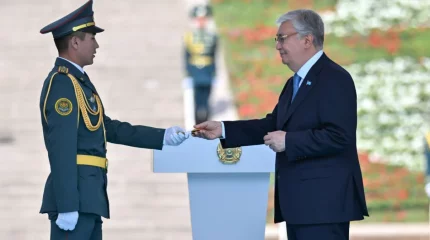 Үздік түлектер ҚР Қарулы Күштері Жоғарғы Бас қолбасшысының қолынан офицерлік шен алды
