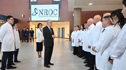 Мемлекет басшысы Ұлттық ғылыми онкология орталығының жаңа корпусын аралап көрді