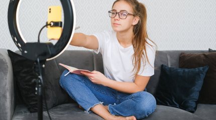 Расхождения в доходах и расходах на 1 млрд выявили у сотни казахстанских блогеров