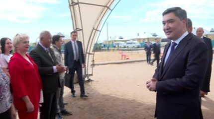 Бектенов встретился с получившими жильё после паводка семьями в СКО