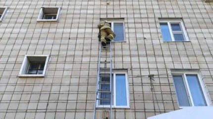 Сексен жастпғы әже үйінде құлап қалды