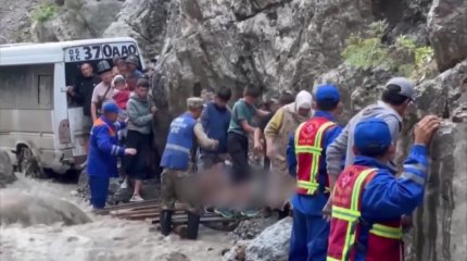 Қырғызстанда селден қаза тапқан қазақстандықтардың денесі жер қойнына тапсырылды