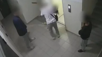 Ажырасқан әйелін лифт алдында ұрған ер адам жазаланды