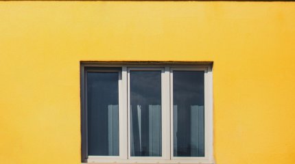 Больше 100 детей выпали из окон в Казахстане с начала года