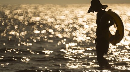 Ребёнка унесло на надувном круге в Каспийское море