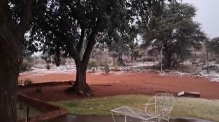 В пустыне Калахари выпал снег