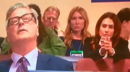 Актер Голливуда Алек Болдуин предстал перед судом по обвинению в непреднамеренном убийстве