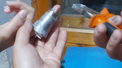 Палец застрял в кондитерском мешке: жительнице Костаная понадобилась помощь спасателей