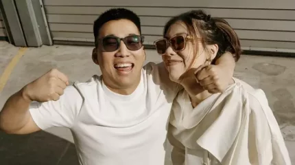 "Мәз болып жүр". Әнші Kalifarniya-ның әйелі жақсы жаңалығын бөлісті