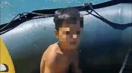 Женщину с ребенком на надувном круге унесло в море в Мангистауской области